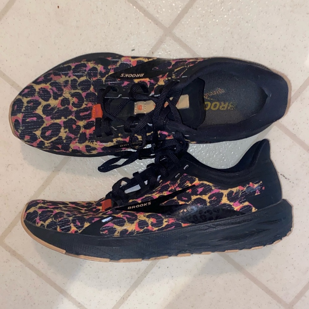 BROOKS LAUNCH 9 women’s size 8.5 B!!